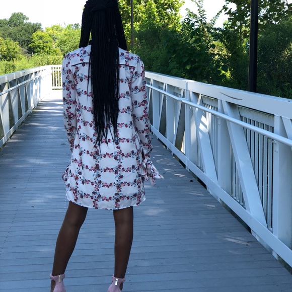 New Mini Floral Shift Dress - Picture 3 of 8